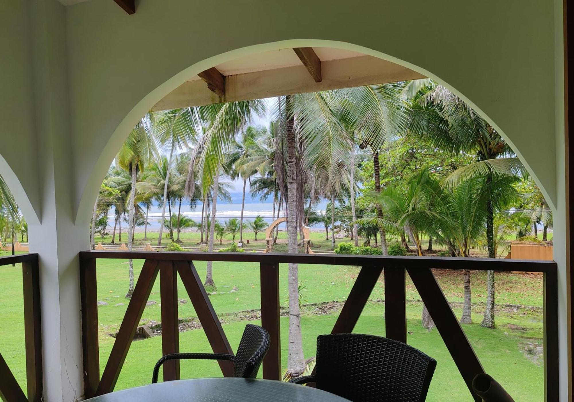 Marenaz Oceanfront Resort エステリリョス・エステ エクステリア 写真