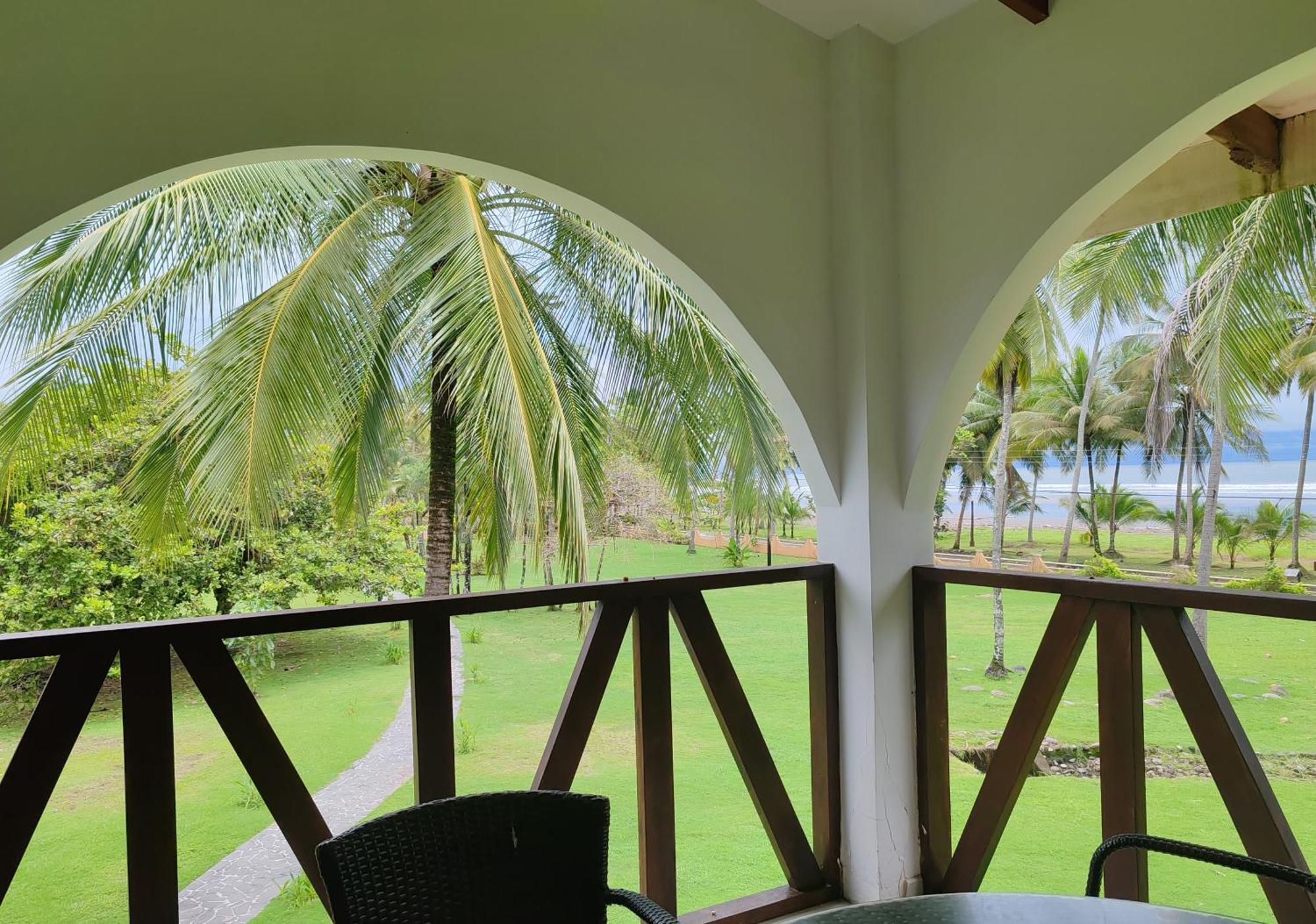 Marenaz Oceanfront Resort エステリリョス・エステ エクステリア 写真