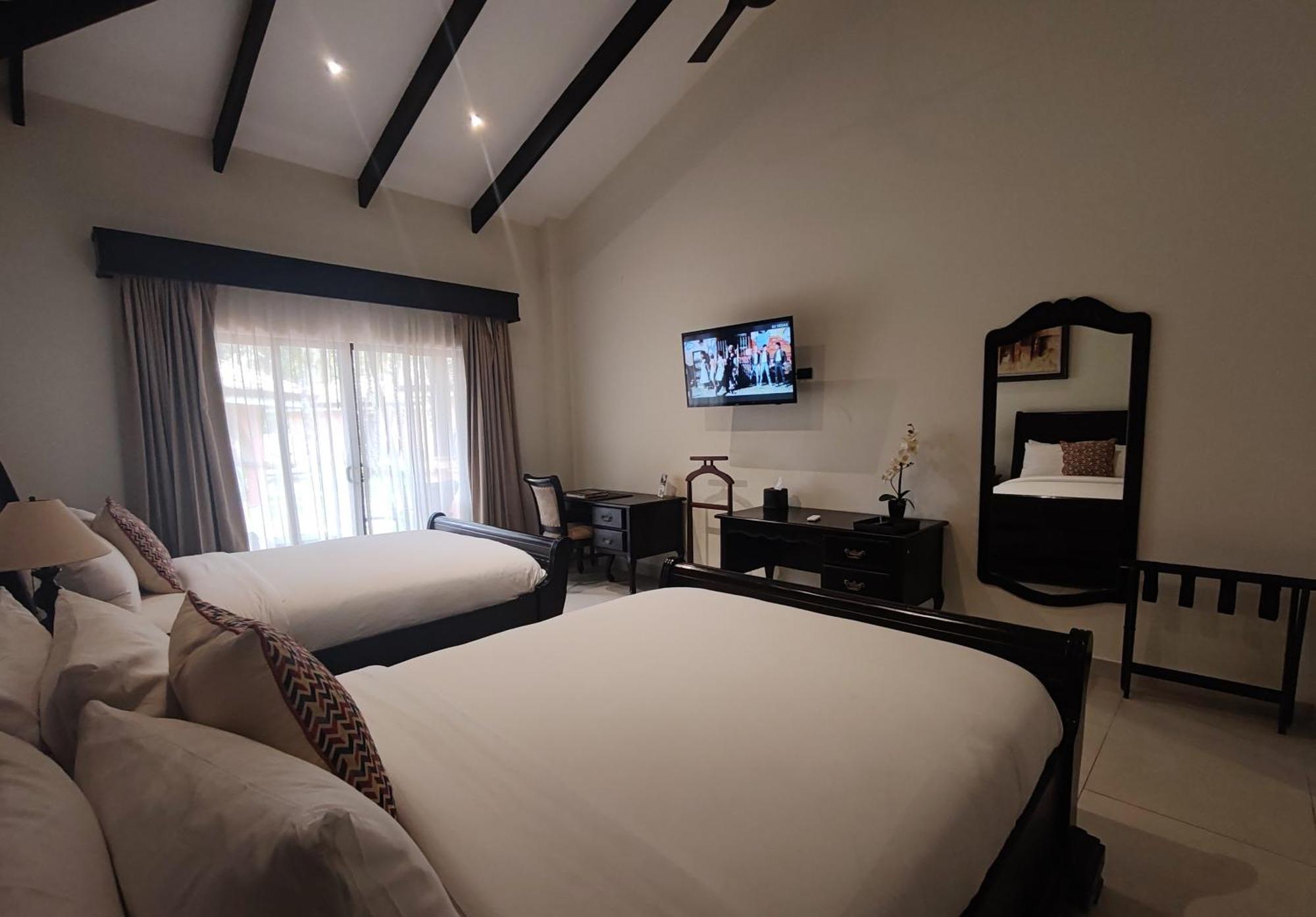 Marenaz Oceanfront Resort エステリリョス・エステ エクステリア 写真